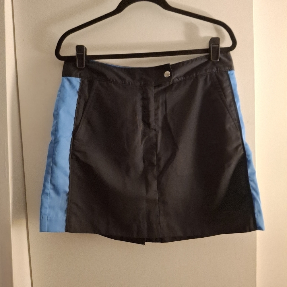 Izod Women's Black and Blue Skorts